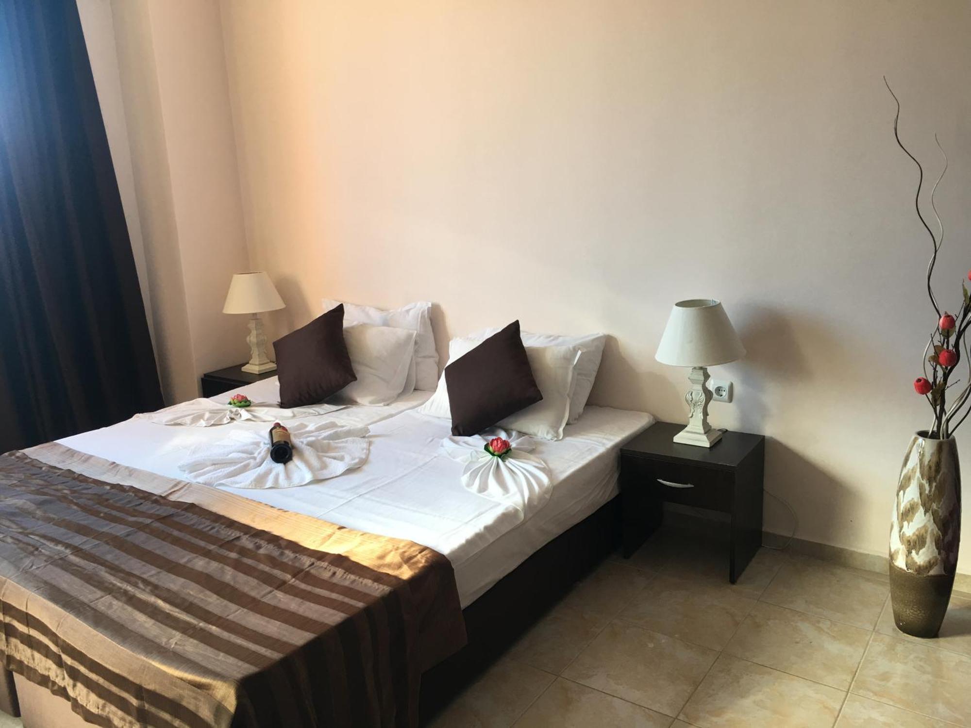 Salt Lake Aparthotel Поморие Экстерьер фото